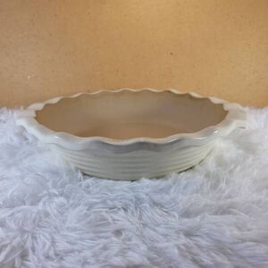 Pampered Chef Vanilla Scalloped Pie Plate       1000